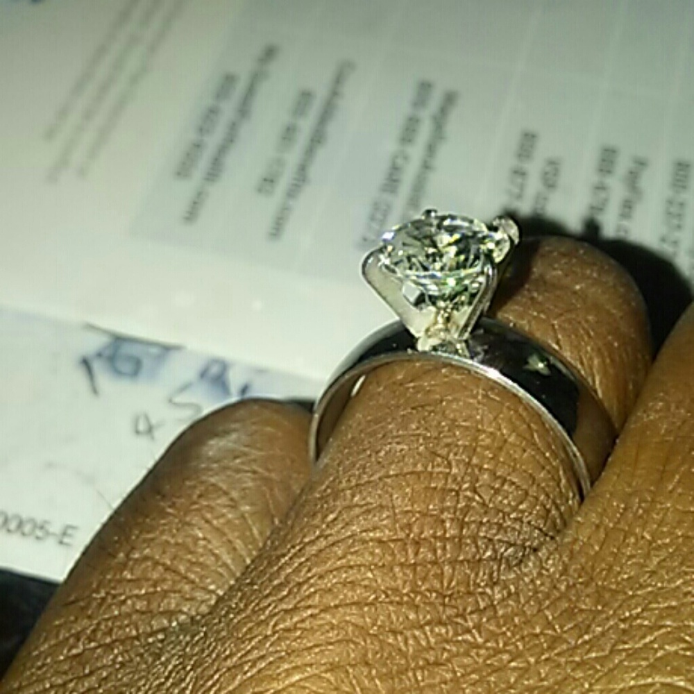 THICK BAND SOLITAIRE ENGAGEMENT RING💍 - Picture 2 of 3